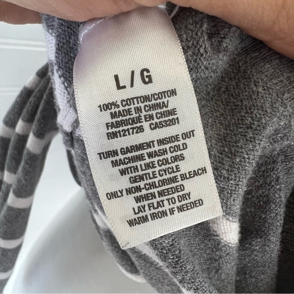 Aeropostale Gray & White Stripe Long Sleeve V-Neck Knit Sweater size L - Picture 8 of 9